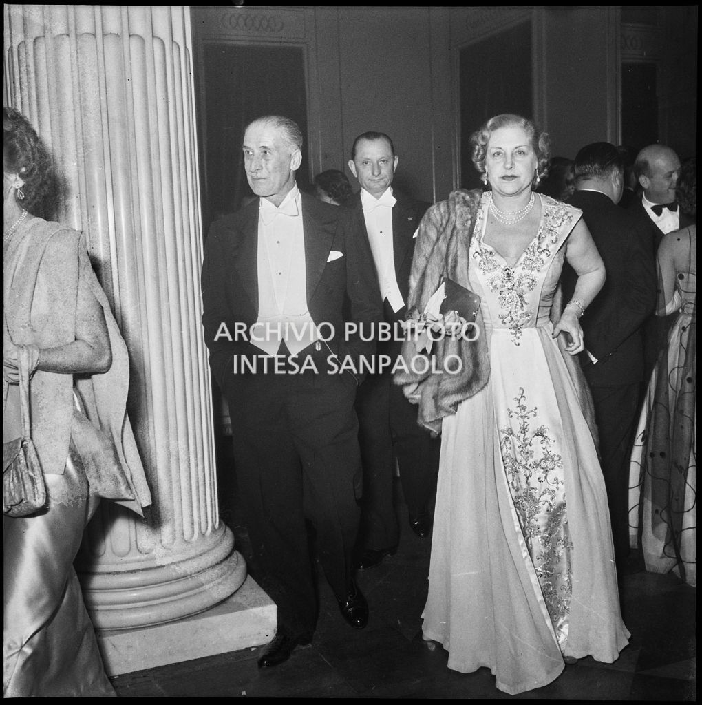 Inaugurazione della stagione lirica al Teatro alla Scala con l'opera "La Vestale", di Gaspare Spontini, con la regia di Luchino Visconti e diretta da Antonino Votto