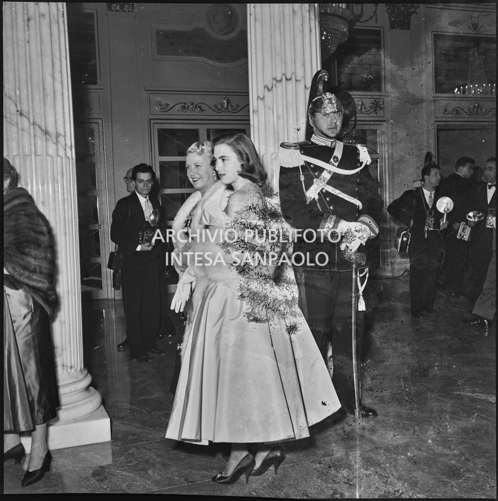 Inaugurazione della stagione lirica 1955-1956 del Teatro alla Scala con l'opera "Norma" di Vincenzo Bellini, diretta da Antonino Votto con la regia di Margherita Wallmann