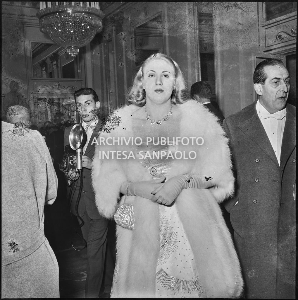 Inaugurazione della stagione lirica 1955-1956 del Teatro alla Scala con l'opera "Norma" di Vincenzo Bellini, diretta da Antonino Votto con la regia di Margherita Wallmann