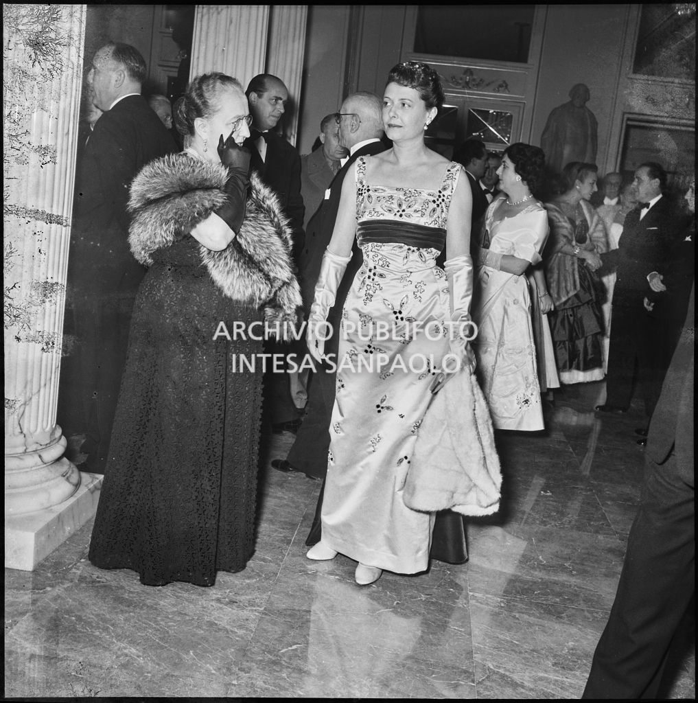 Inaugurazione della stagione lirica 1955-1956 del Teatro alla Scala con l'opera "Norma" di Vincenzo Bellini, diretta da Antonino Votto con la regia di Margherita Wallmann