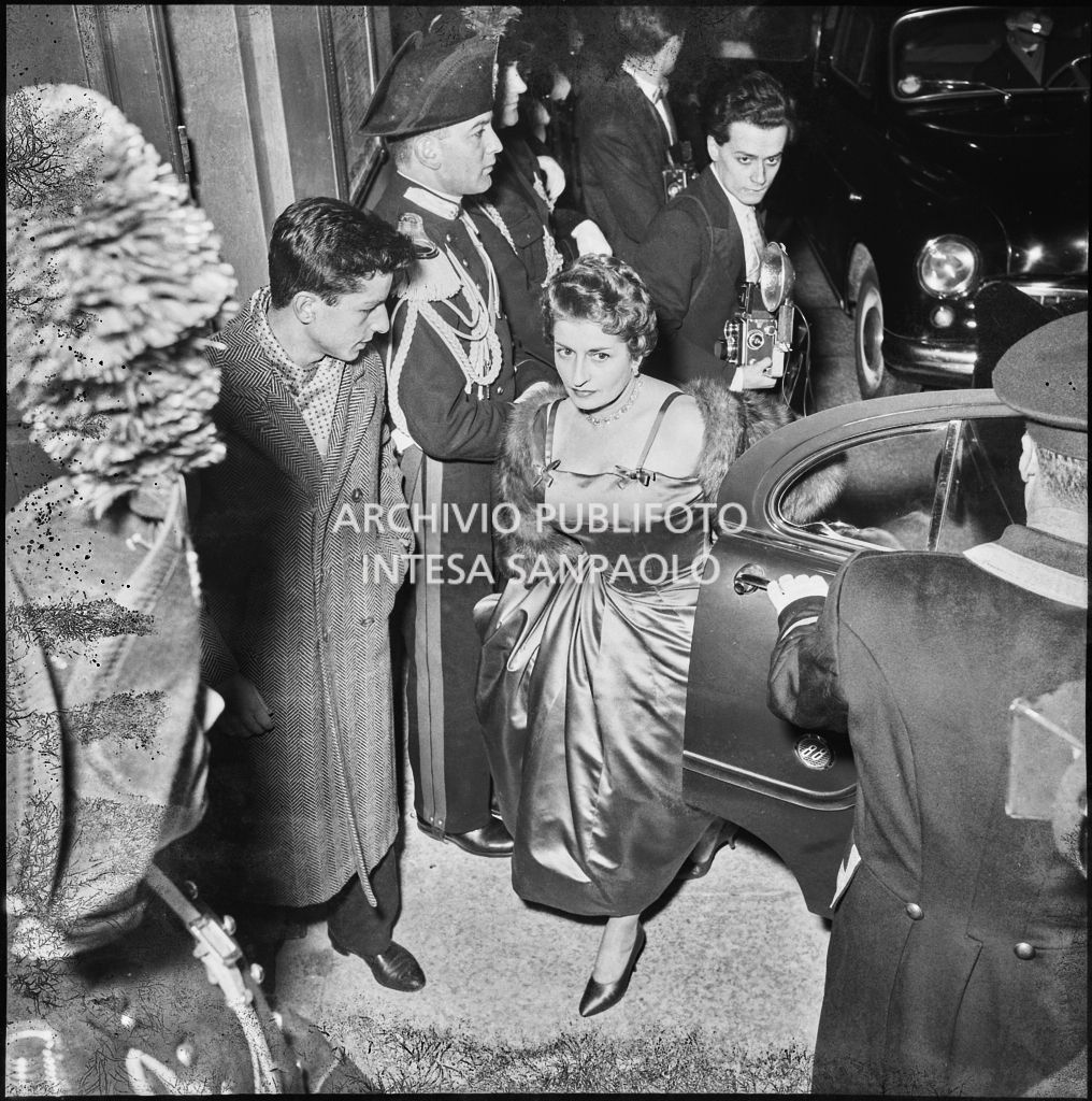 Inaugurazione della stagione lirica 1955-1956 del Teatro alla Scala con l'opera "Norma" di Vincenzo Bellini, diretta da Antonino Votto con la regia di Margherita Wallmann