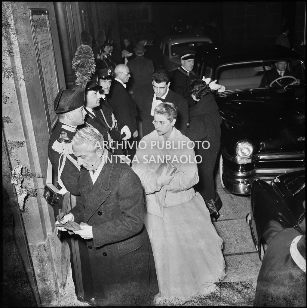 Inaugurazione della stagione lirica 1955-1956 del Teatro alla Scala con l'opera "Norma" di Vincenzo Bellini, diretta da Antonino Votto con la regia di Margherita Wallmann