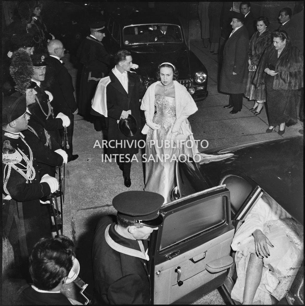 Inaugurazione della stagione lirica 1955-1956 del Teatro alla Scala con l'opera "Norma" di Vincenzo Bellini, diretta da Antonino Votto con la regia di Margherita Wallmann