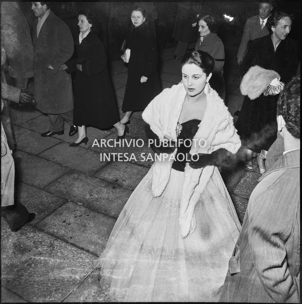 Inaugurazione della stagione lirica 1955-1956 del Teatro alla Scala con l'opera "Norma" di Vincenzo Bellini, diretta da Antonino Votto con la regia di Margherita Wallmann