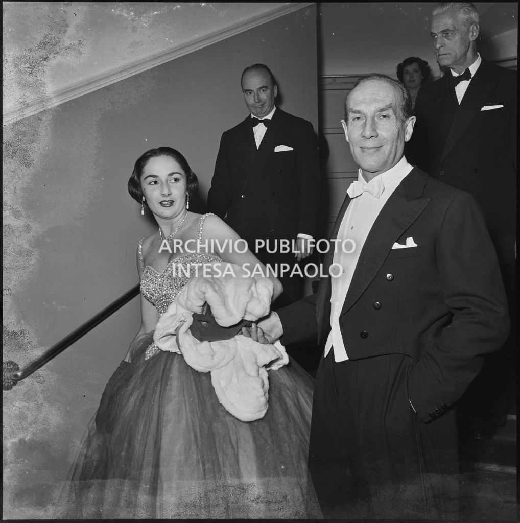 Inaugurazione della stagione lirica 1955-1956 del Teatro alla Scala con l'opera "Norma" di Vincenzo Bellini, diretta da Antonino Votto con la regia di Margherita Wallmann