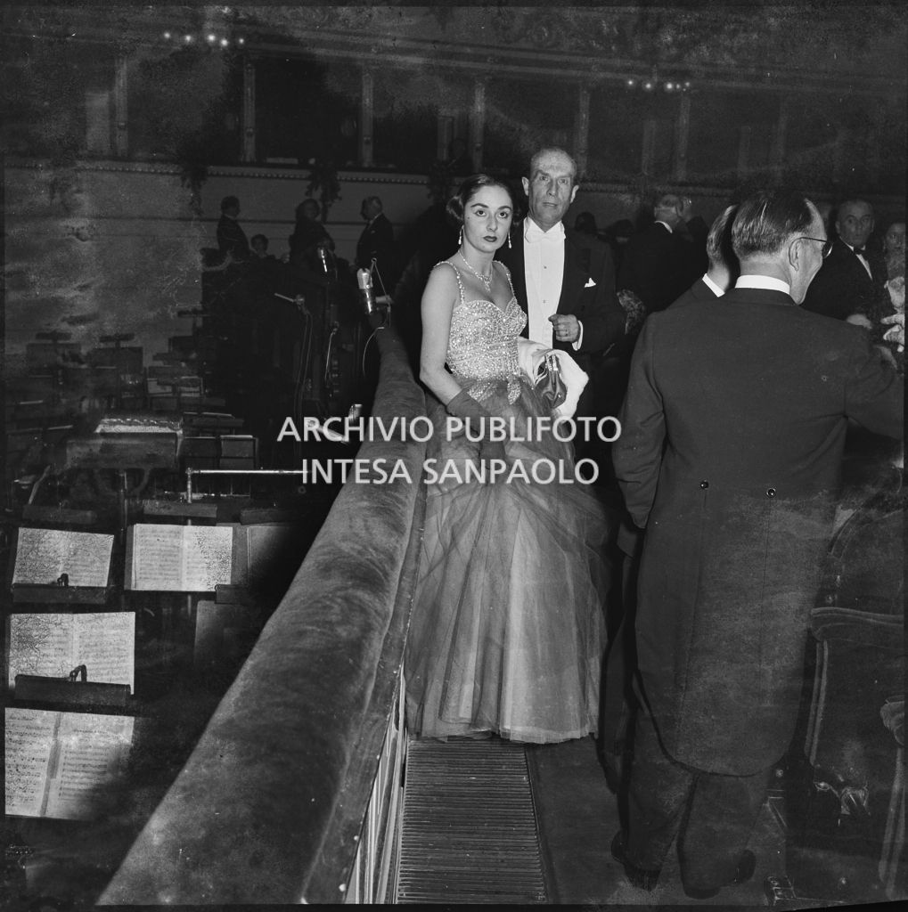 Inaugurazione della stagione lirica 1955-1956 del Teatro alla Scala con l'opera "Norma" di Vincenzo Bellini, diretta da Antonino Votto con la regia di Margherita Wallmann