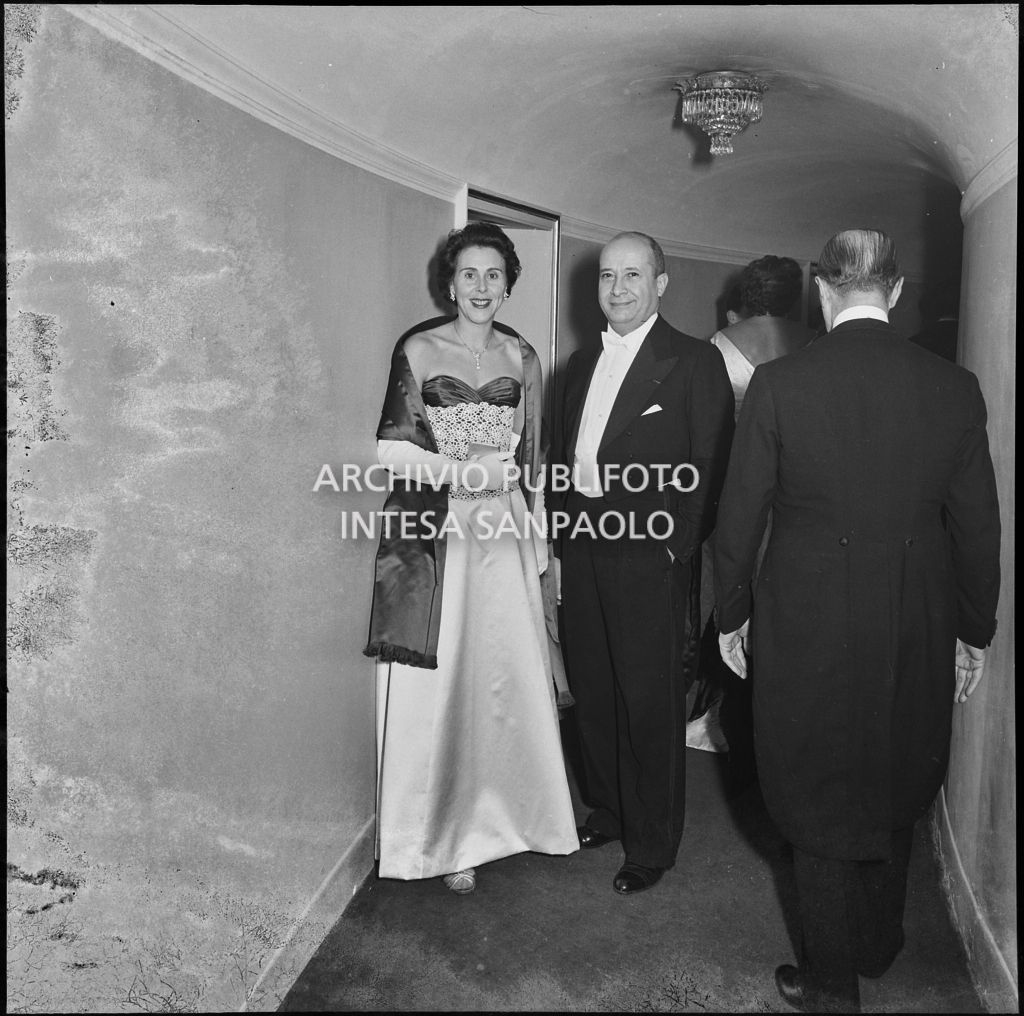 Inaugurazione della stagione lirica 1955-1956 del Teatro alla Scala con l'opera "Norma" di Vincenzo Bellini, diretta da Antonino Votto con la regia di Margherita Wallmann