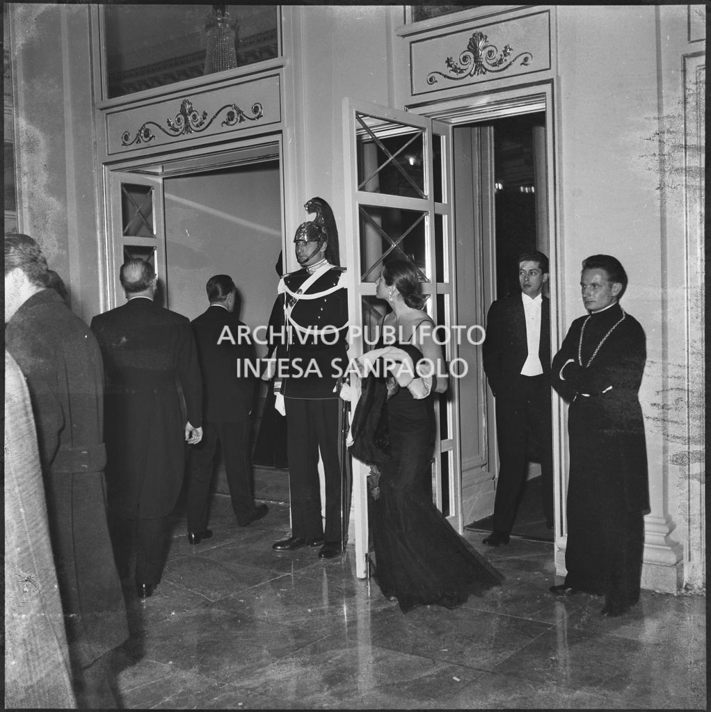 Inaugurazione della stagione lirica 1955-1956 del Teatro alla Scala con l'opera "Norma" di Vincenzo Bellini, diretta da Antonino Votto con la regia di Margherita Wallmann