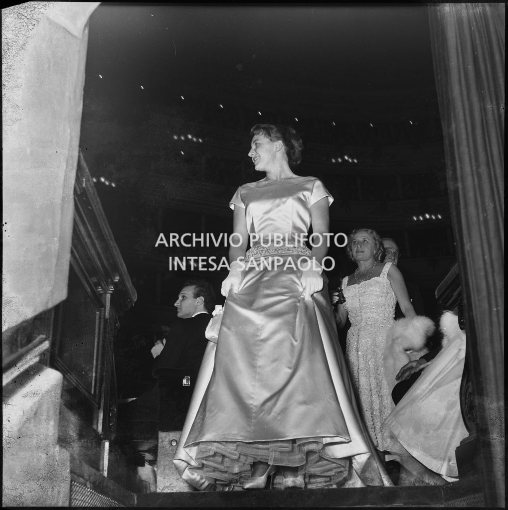 Inaugurazione della stagione lirica 1955-1956 del Teatro alla Scala con l'opera "Norma" di Vincenzo Bellini, diretta da Antonino Votto con la regia di Margherita Wallmann