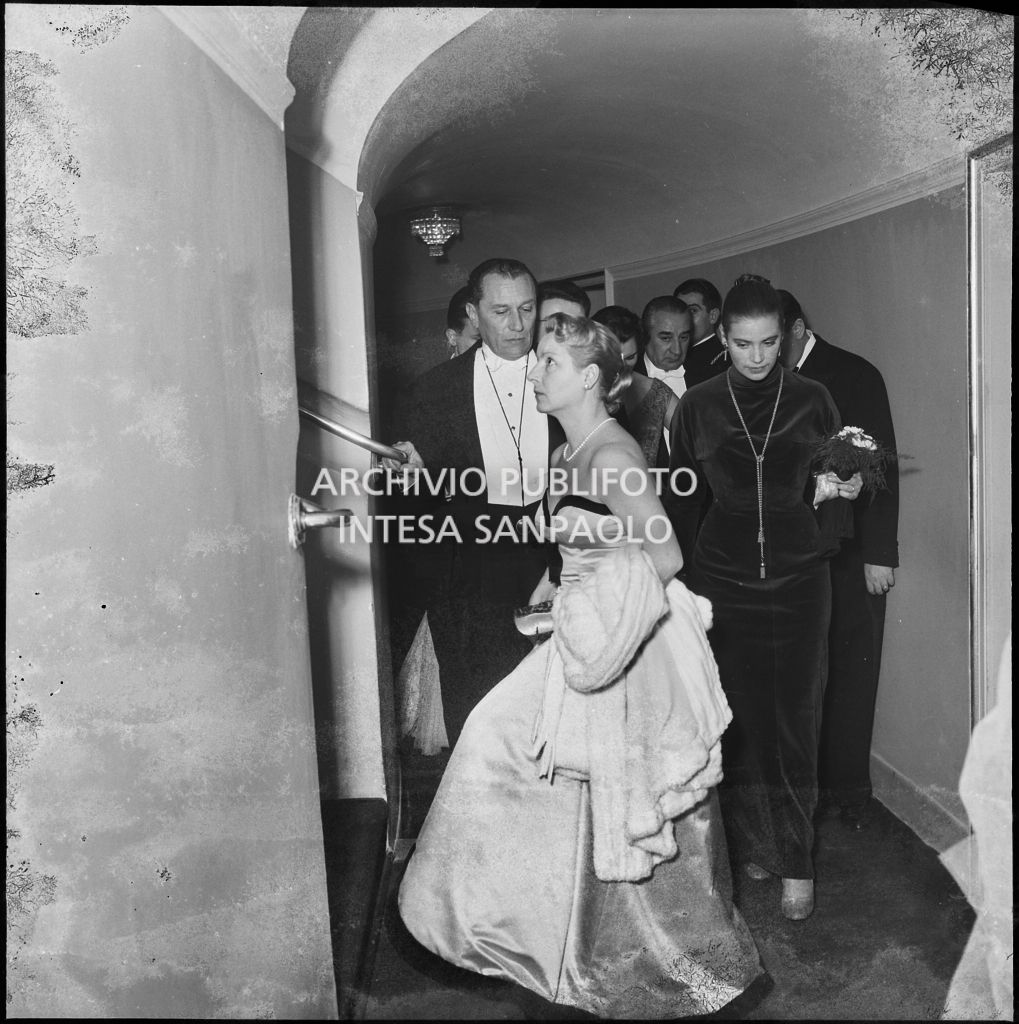 Inaugurazione della stagione lirica 1955-1956 del Teatro alla Scala con l'opera "Norma" di Vincenzo Bellini, diretta da Antonino Votto con la regia di Margherita Wallmann