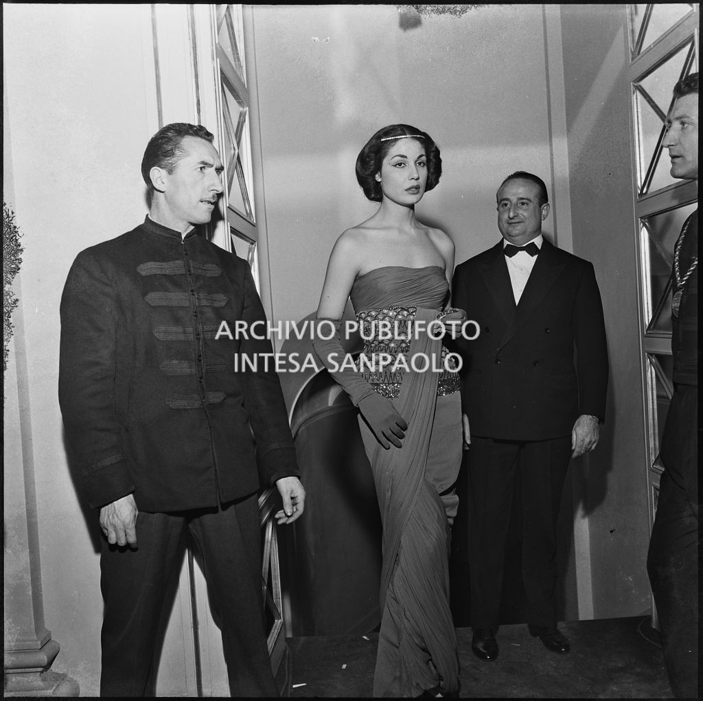 Eletta Polvani al Teatro alla Scala in occasione della serata inaugurale della stagione lirica 1956-1957 con l'opera "Aida" di Giuseppe Verdi, diretta da Antonino Votto con la regia di Franco Enriquez