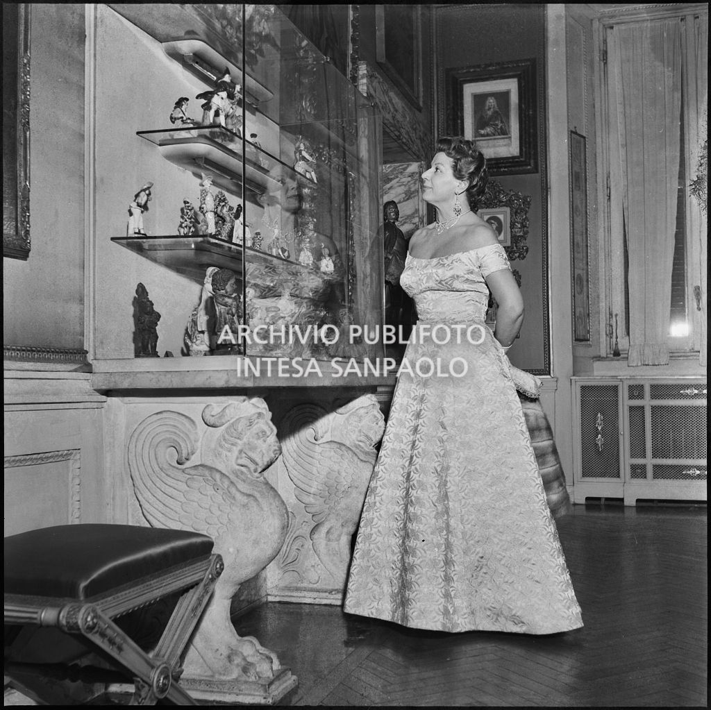 Inaugurazione della stagione lirica 1956-1957 del Teatro alla Scala con l'opera "Aida" di Giuseppe Verdi, diretta da Antonino Votto con la regia di Franco Enriquez