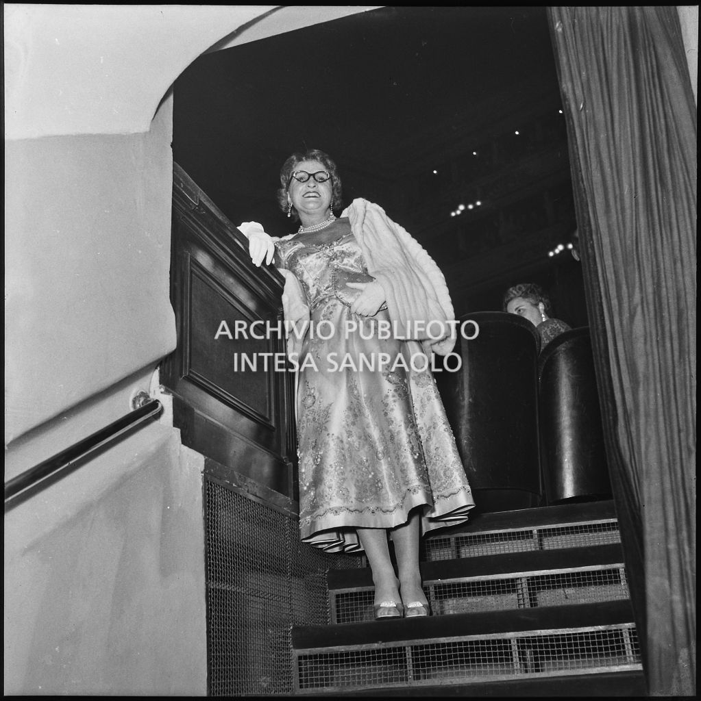 Inaugurazione della stagione lirica 1957-1958 del Teatro alla Scala con l'opera "Un ballo in maschera", di Giuseppe Verdi, diretta da Gianandrea Gavazzeni e la regia di Margherita Wallmann