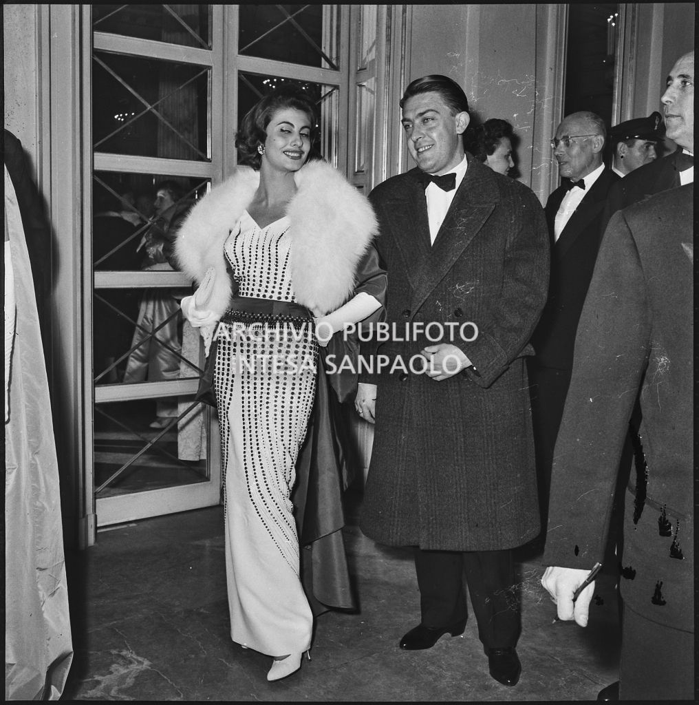 Inaugurazione della stagione lirica 1957-1958 del Teatro alla Scala con l'opera "Un ballo in maschera", di Giuseppe Verdi, diretta da Gianandrea Gavazzeni e la regia di Margherita Wallmann