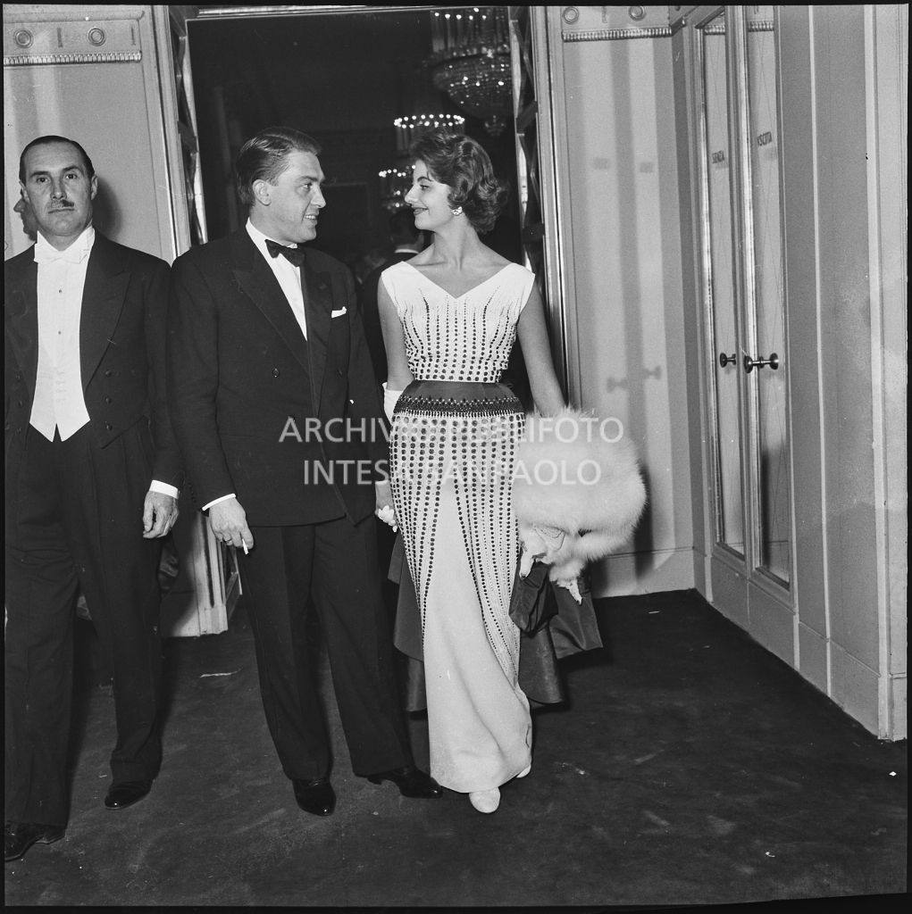 Inaugurazione della stagione lirica 1957-1958 del Teatro alla Scala con l'opera "Un ballo in maschera", di Giuseppe Verdi, diretta da Gianandrea Gavazzeni e la regia di Margherita Wallmann