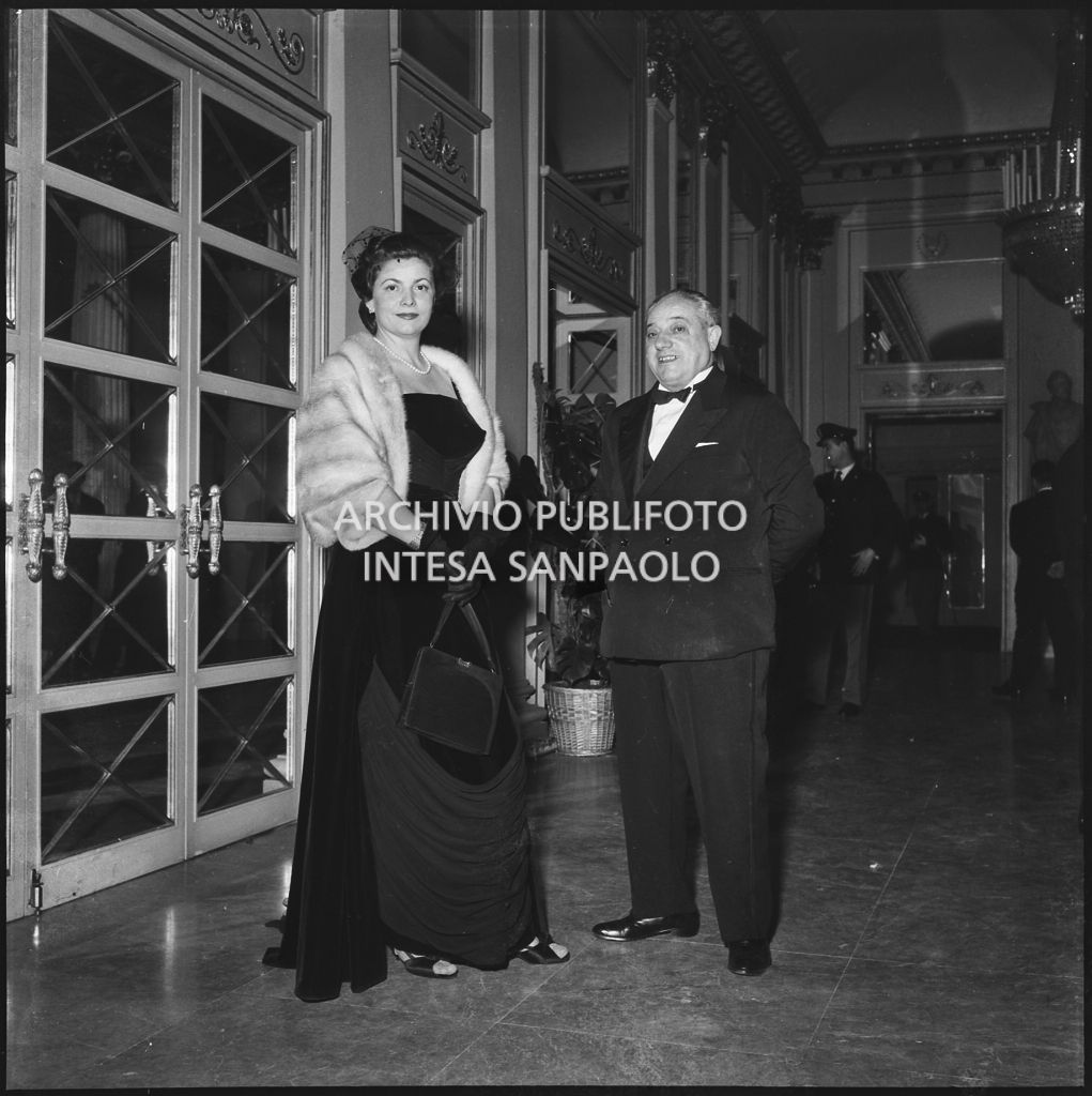 Inaugurazione della stagione lirica 1957-1958 del Teatro alla Scala con l'opera "Un ballo in maschera", di Giuseppe Verdi, diretta da Gianandrea Gavazzeni e la regia di Margherita Wallmann