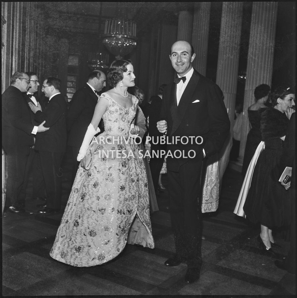 Inaugurazione della stagione lirica 1957-1958 del Teatro alla Scala con l'opera "Un ballo in maschera", di Giuseppe Verdi, diretta da Gianandrea Gavazzeni e la regia di Margherita Wallmann