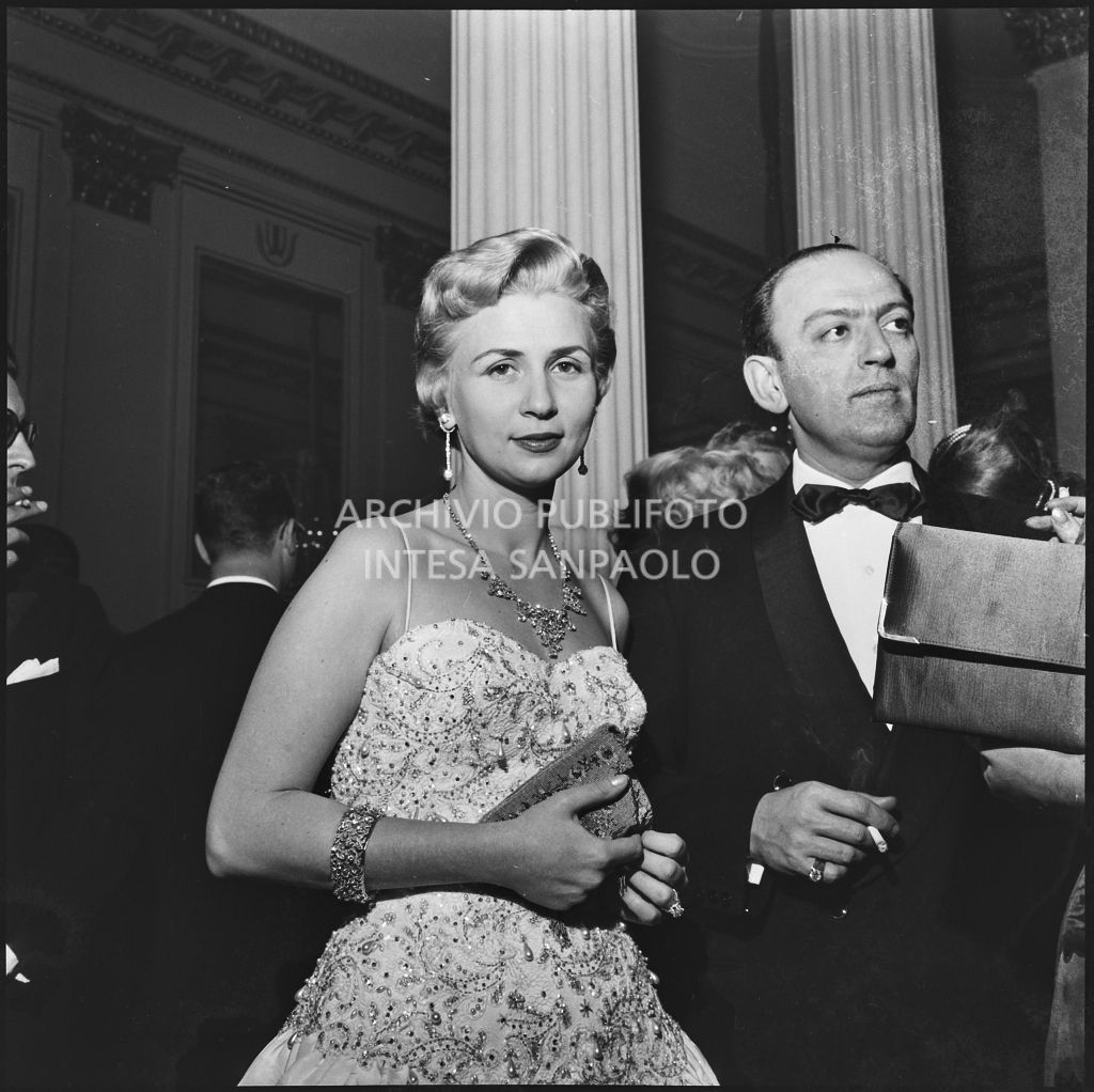 Inaugurazione della stagione lirica 1957-1958 del Teatro alla Scala con l'opera "Un ballo in maschera", di Giuseppe Verdi, diretta da Gianandrea Gavazzeni e la regia di Margherita Wallmann