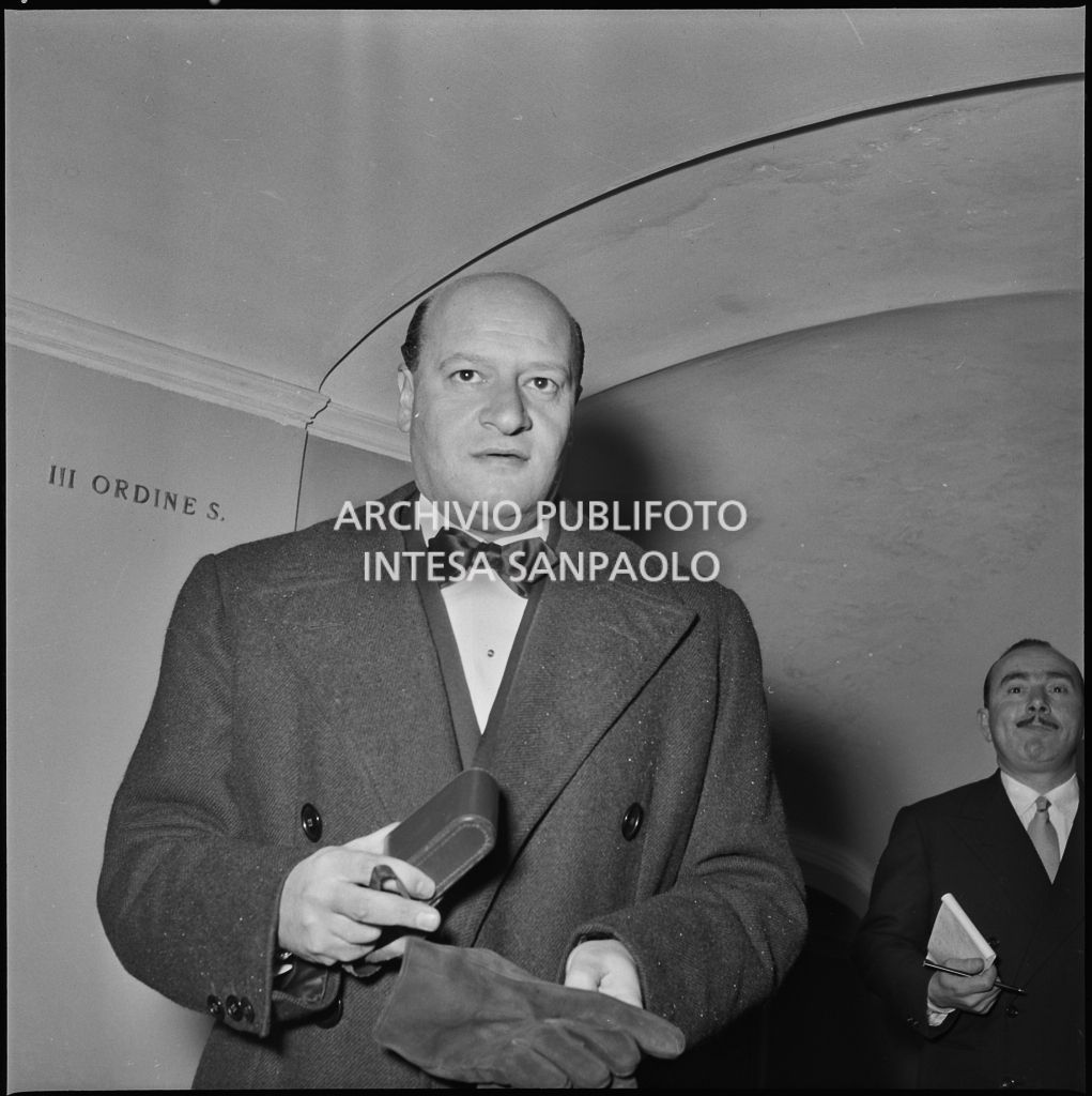 Vito Mussolini al Teatro alla Scala in occasione della serata inaugurale della stagione lirica 1952-1953 con l'opera "Macbeth", di Giuseppe Verdi, diretta da Victor de Sabata, con la regia di Carl Ebert