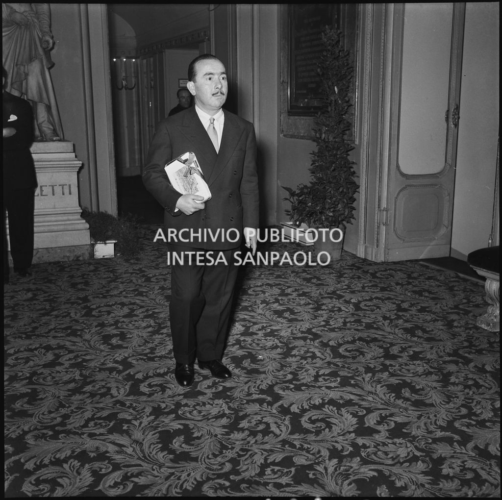 Franco Giglio al Teatro alla Scala in occasione della serata inaugurale della stagione lirica 1952-1953 con l'opera "Macbeth", di Giuseppe Verdi, diretta da Victor de Sabata, con la regia di Carl Ebert