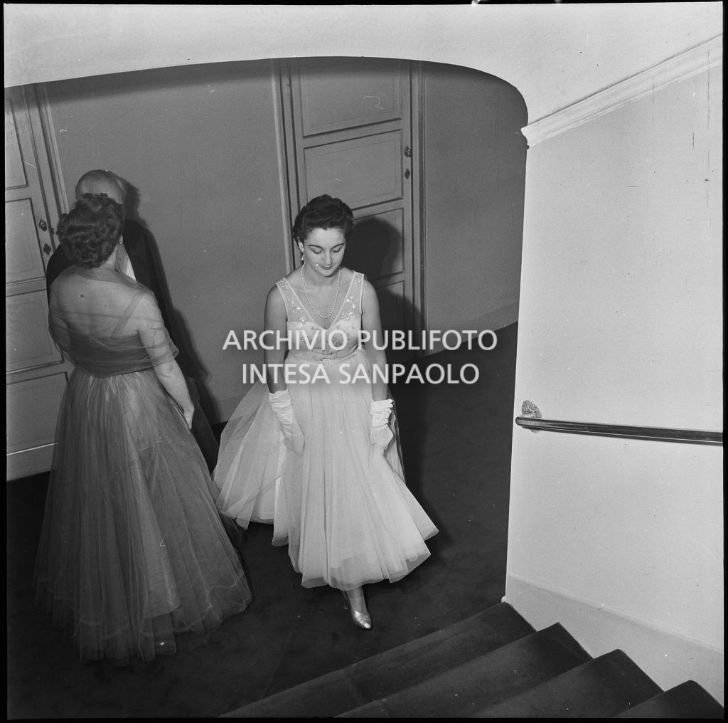 Loretta Palazzi al Teatro alla Scala in occasione della serata inaugurale della stagione lirica 1952-1953 con l'opera "Macbeth", di Giuseppe Verdi, diretta da Victor de Sabata, con la regia di Carl Ebert