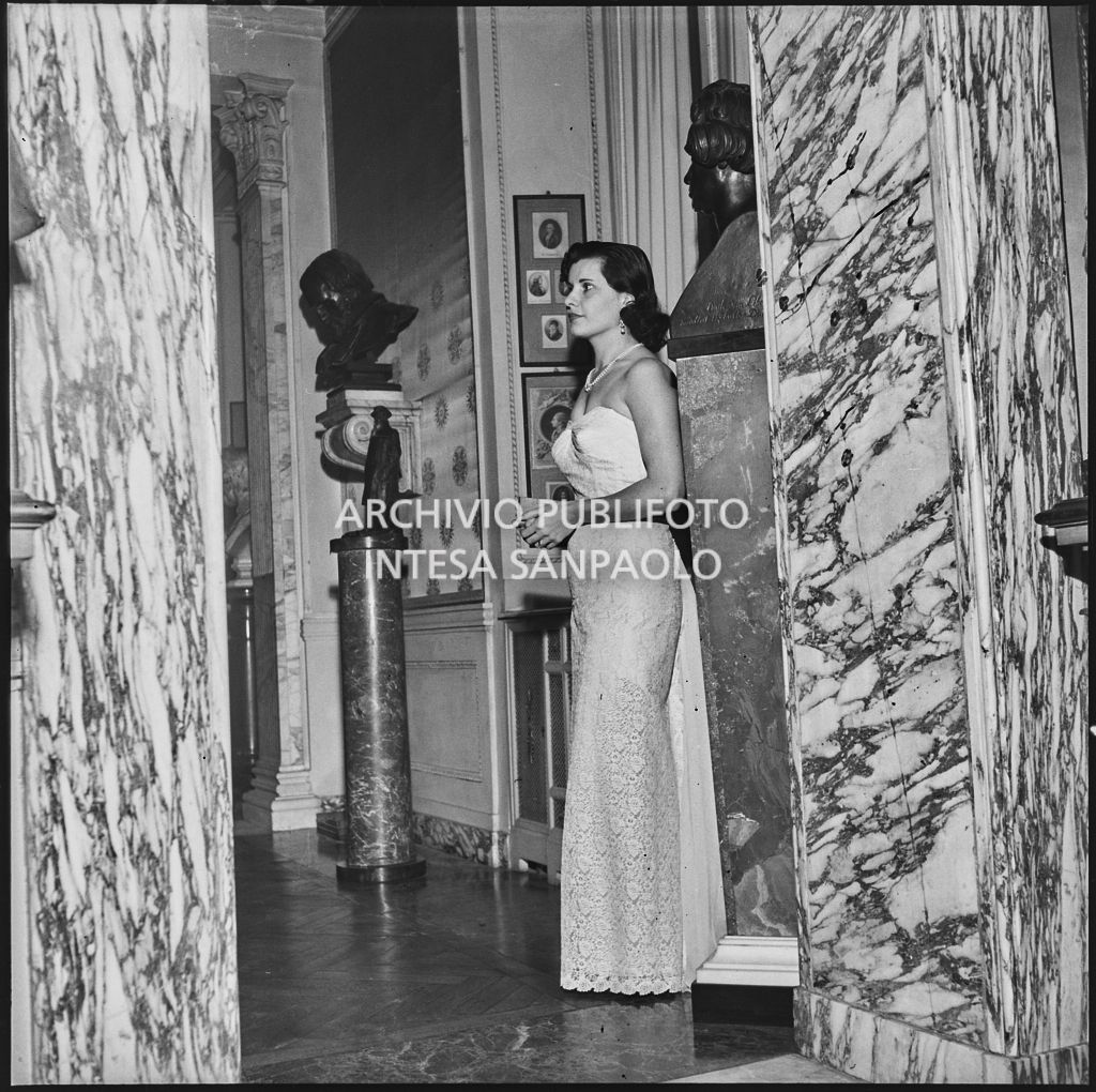 Carla Castelli al Teatro alla Scala in occasione della serata inaugurale della stagione lirica 1953-1954 con l'opera "La Wally", di Alfredo Catalani, diretta da Carlo Maria Giulini, con la regia di Tatiana Pavlova