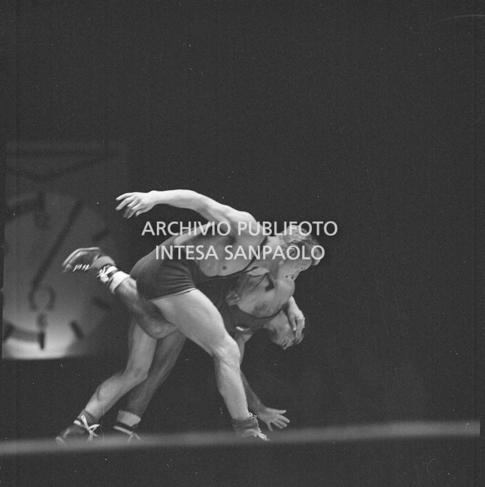Un momento delle competizioni di lotta presso la basilica di Massenzio, XVII Olimpiade a Roma