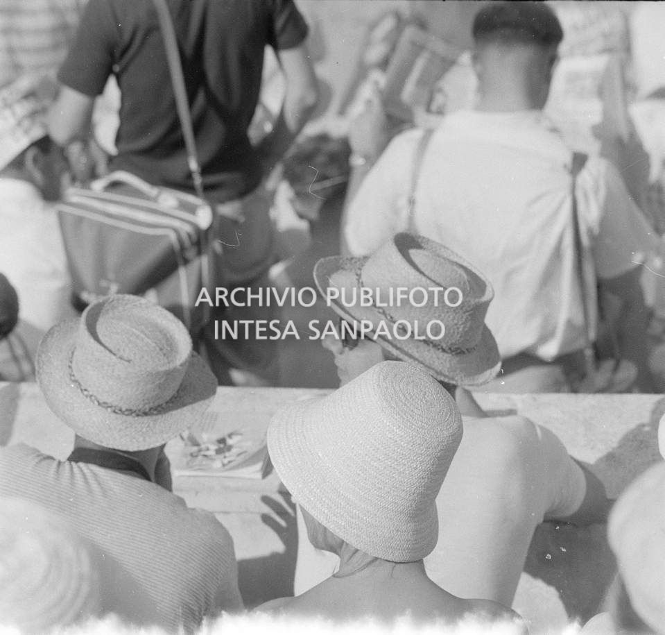 Pubblico allo Stadio Olimpico di Roma assiste alla XVII Olimpiade