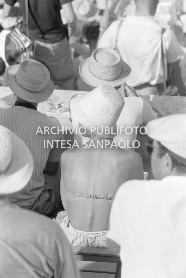 Pubblico allo Stadio Olimpico di Roma assiste alla XVII Olimpiade