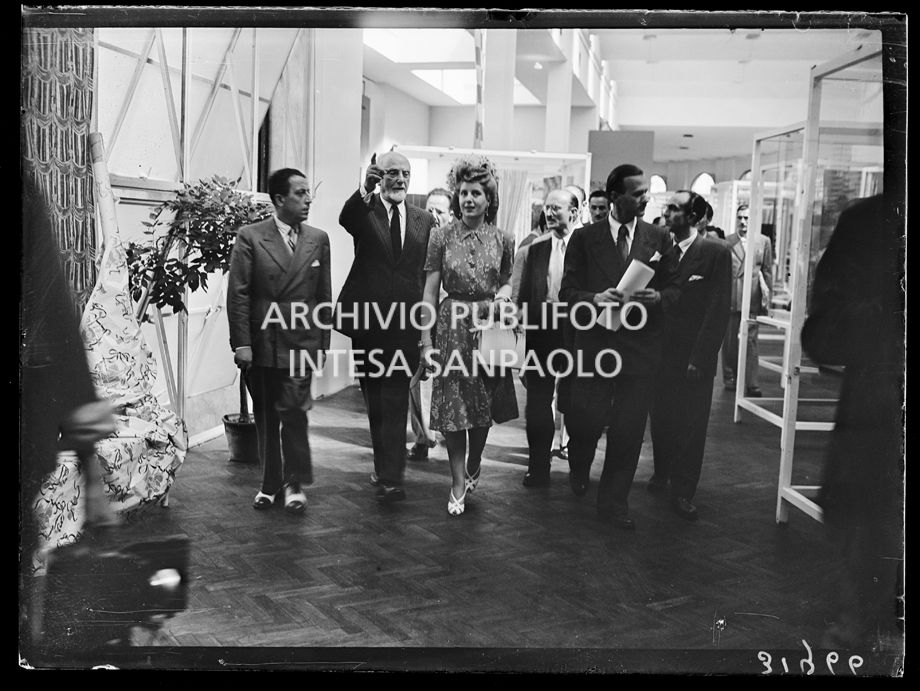 Evita Perón durante la visita in Triennale<br>31966