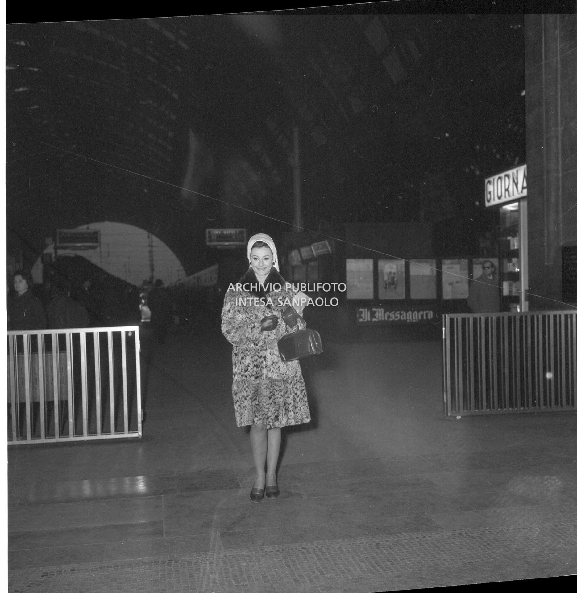 Raffaella Carrà alla stazione Centrale di Milano<br>721631/10