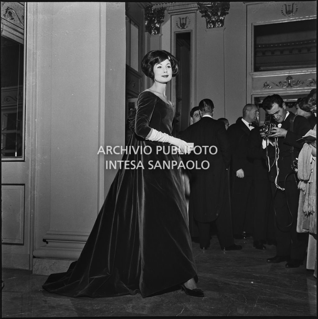 Eletta Polvani al Teatro alla Scala in occasione della serata inaugurale della stagione lirica 1958-1959 con l'opera "Turandot", di Giacomo Puccini, diretta da Antonino Votto con la regia di Margherita Wallmann