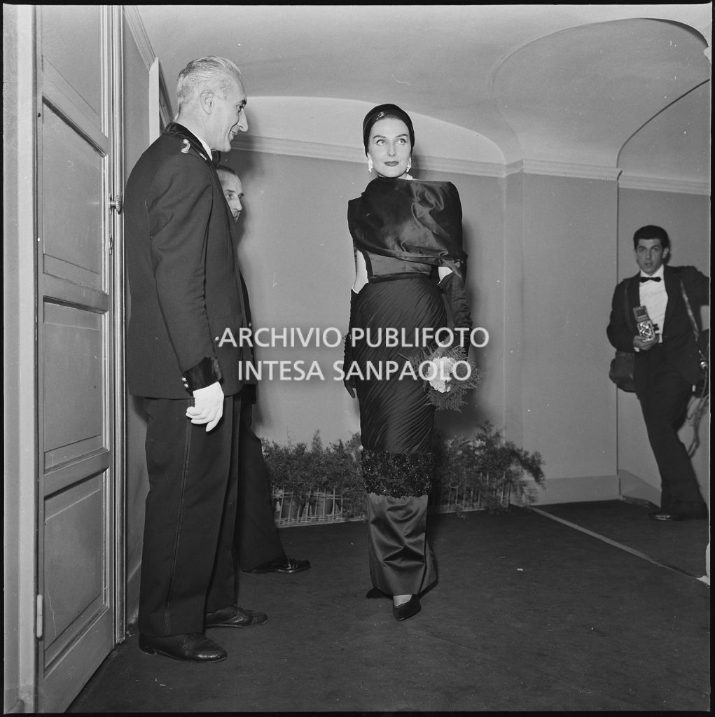 Marika Carniti al Teatro alla Scala in occasione della serata inaugurale della stagione lirica 1959-1960 con l'opera "Otello" di Giuseppe Verdi, diretta da Antonino Votto con la regia di Margherita Wallmann