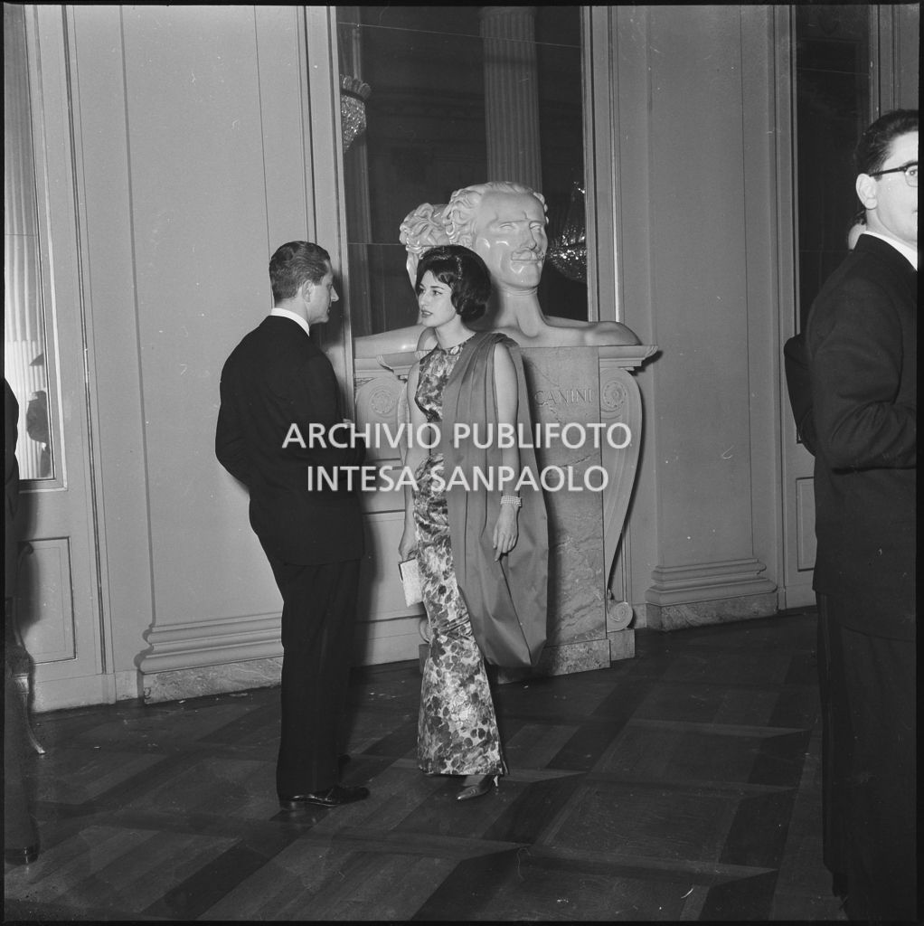 Brigit Sheiler al Teatro alla Scala in occasione della serata inaugurale della stagione lirica 1959-1960 con l'opera "Otello" di Giuseppe Verdi, diretta da Antonino Votto con la regia di Margherita Wallmann
