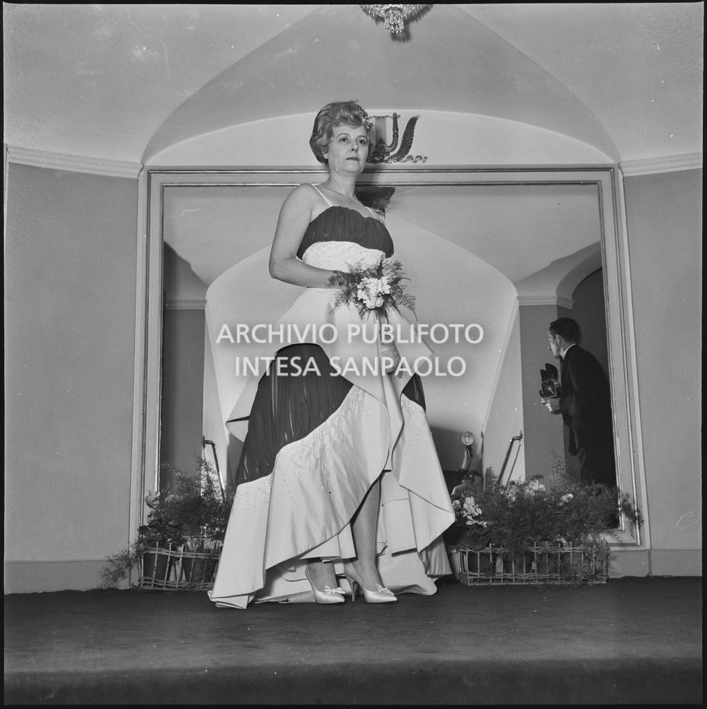 Cecilia Malvezzi al Teatro alla Scala in occasione della serata inaugurale della stagione lirica 1959-1960 con l'opera "Otello" di Giuseppe Verdi, diretta da Antonino Votto con la regia di Margherita Wallmann
