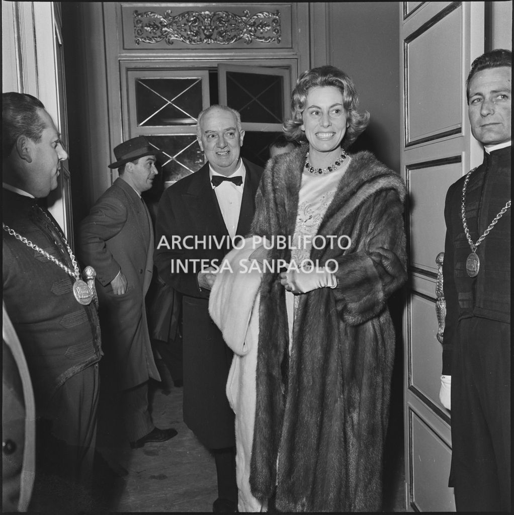 Il ministro del trasporti Armando Angelini al Teatro alla Scala in occasione della serata inaugurale della stagione lirica 1959-1960 con l'opera "Otello" di Giuseppe Verdi, diretta da Antonino Votto con la regia di Margherita Wallmann
