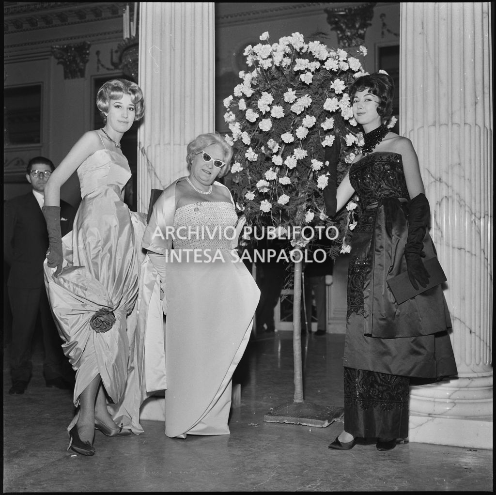 Jole Veneziani al Teatro alla Scala in occasione della serata inaugurale della stagione lirica 1959-1960 con l'opera "Otello" di Giuseppe Verdi, diretta da Antonino Votto, con la regia di Margherita Wallmann