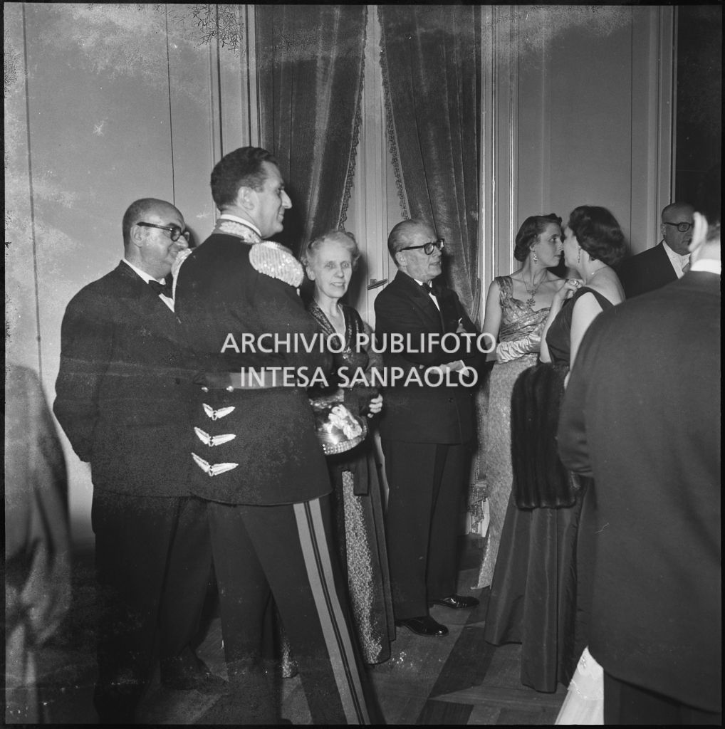 Il presidente della Repubblica Giovanni Gronchi con la sorella al Teatro alla Scala in occasione della serata inaugurale della stagione lirica 1955-1956 con l'opera "Norma" di Vincenzo Bellini, diretta da Antonino Votto con la regia di Margherita Wallmann
