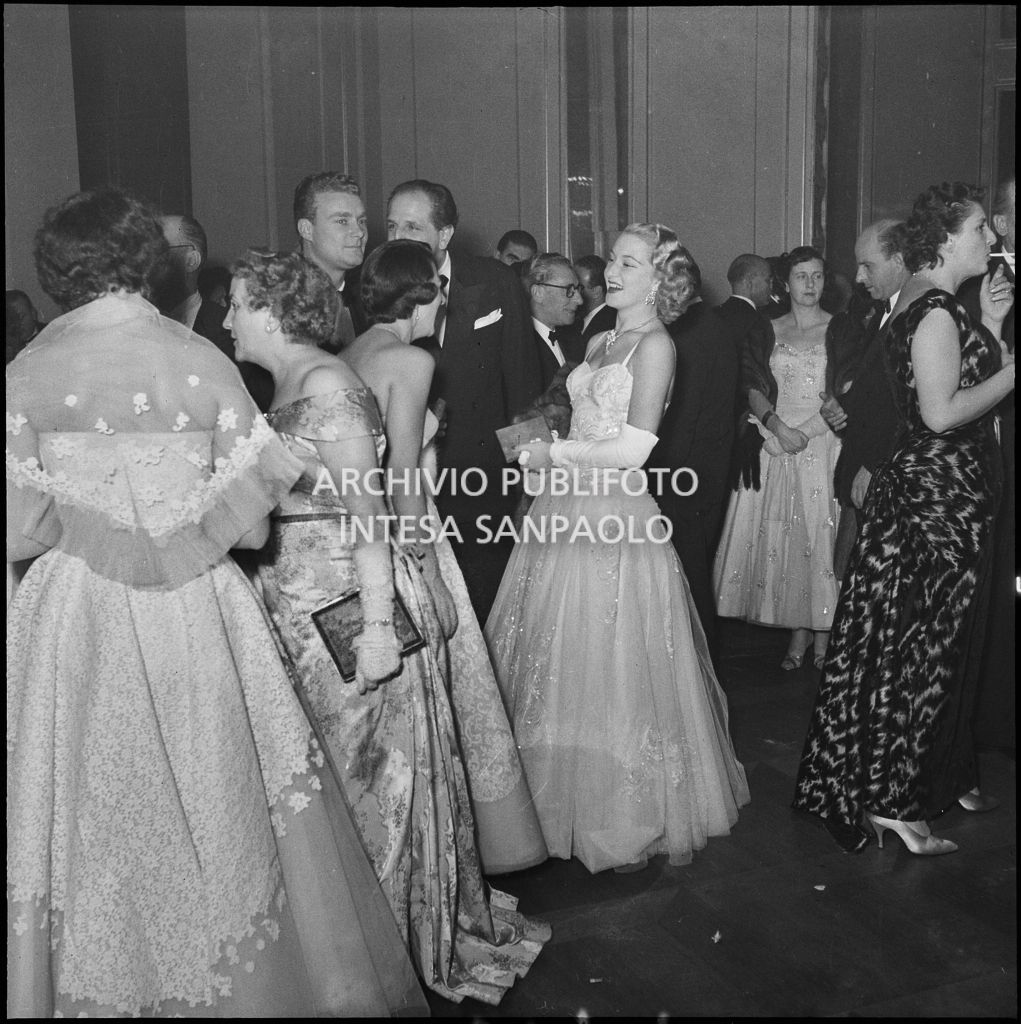 Inaugurazione della stagione lirica al Teatro alla Scala con l'opera "La Vestale", di Gaspare Spontini, con la regia di Luchino Visconti e diretta da Antonino Votto