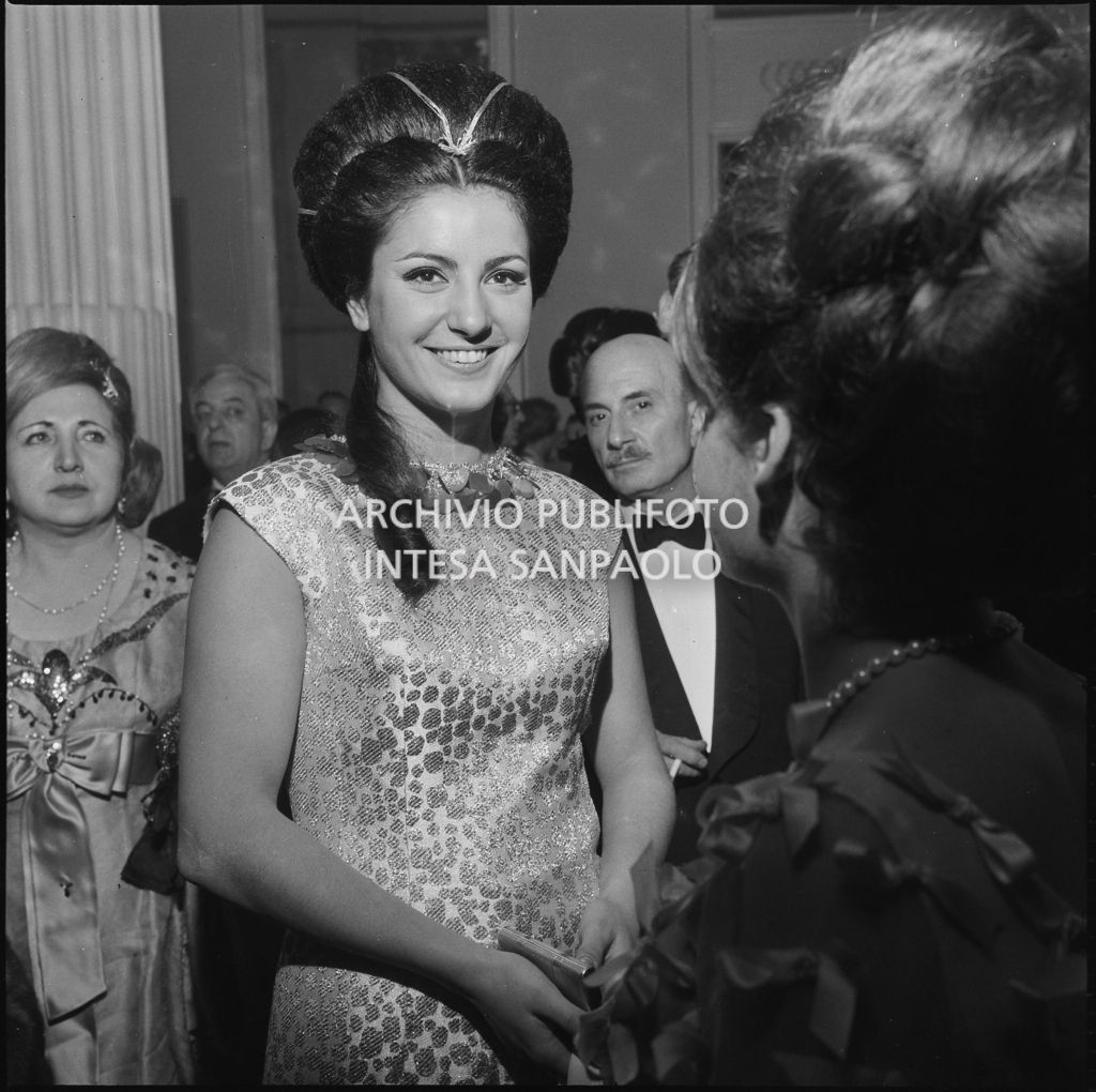 Inaugurazione della stagione lirica 1965-1966 del Teatro alla Scala con l'opera "La forza del destino", di Giuseppe Verdi, diretta da Gianandrea Gavazzeni e la regia di Margherita Wallmann