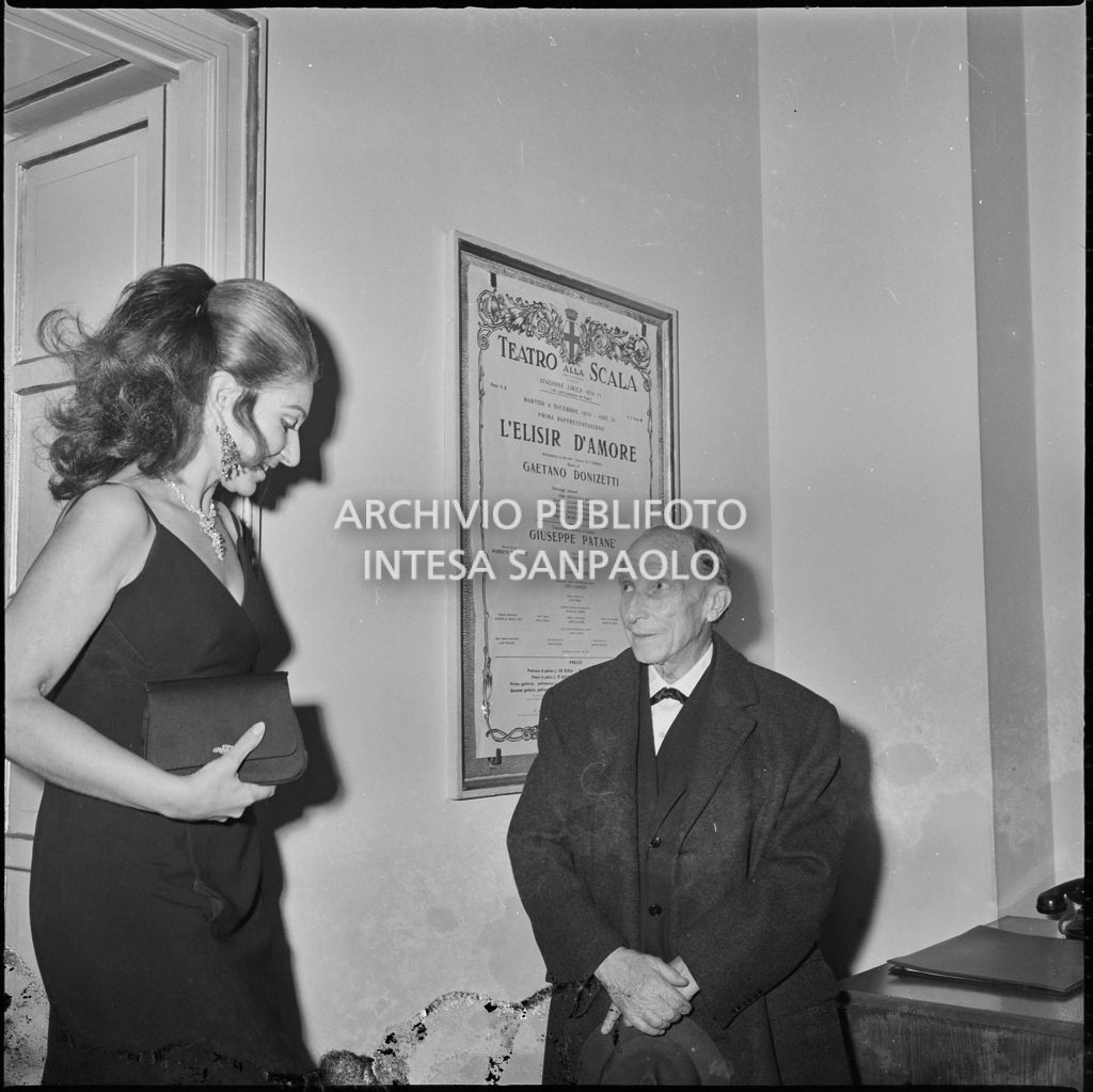 La soprano Maria Callas al Teatro alla Scala in occasione della serata inaugurale della stagione lirica 1970-1971 con l'opera "I vespri siciliani", di Giuseppe Verdi, diretta da Gianandrea Gavazzeni, con la regia di Giorgio De Lullo