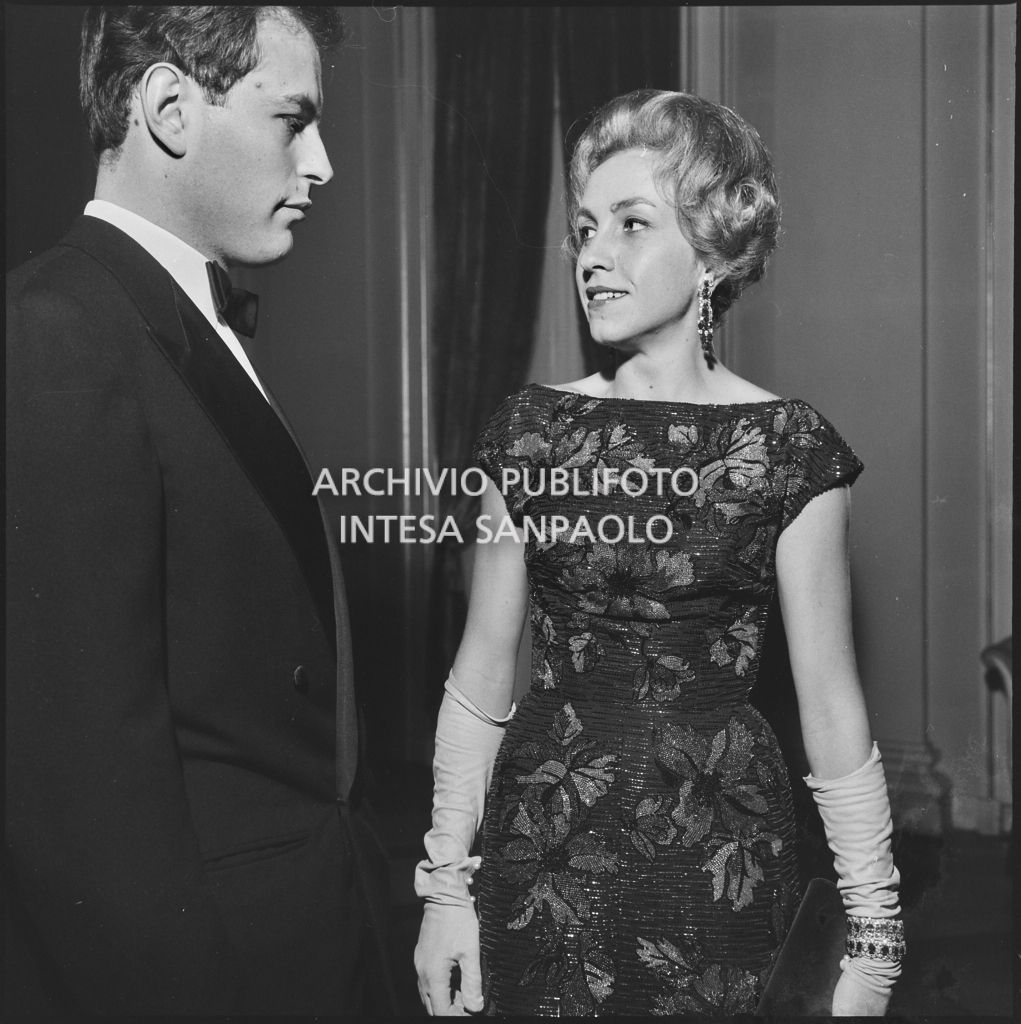 Marina Bulgari al Teatro alla Scala in occasione della serata inaugurale della stagione lirica 1960-1961 con l'opera "Poliuto" di Gaetano Donizetti, diretta da Antonino Votto con la regia di Herbert Graf