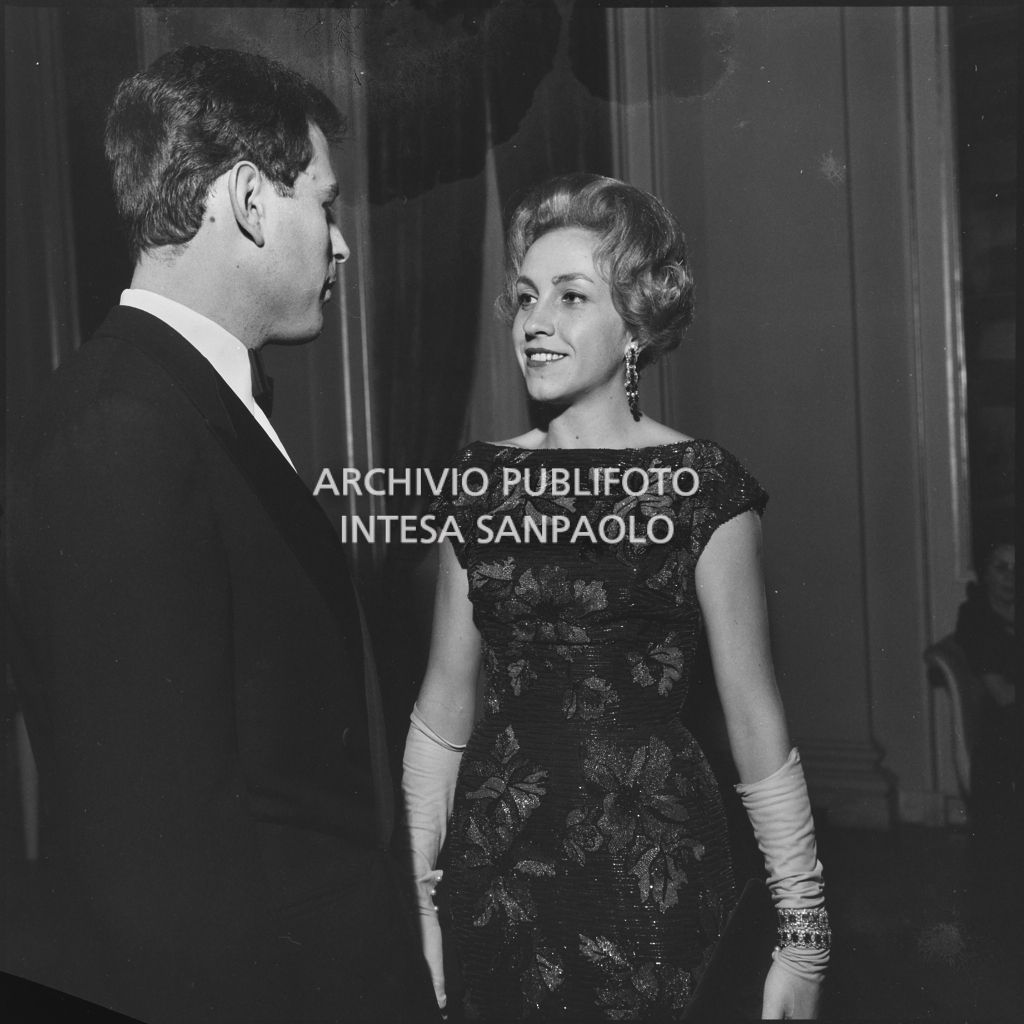 Marina Bulgari al Teatro alla Scala in occasione della serata inaugurale della stagione lirica 1960-1961 con l'opera "Poliuto" di Gaetano Donizetti, diretta da Antonino Votto con la regia di Herbert Graf