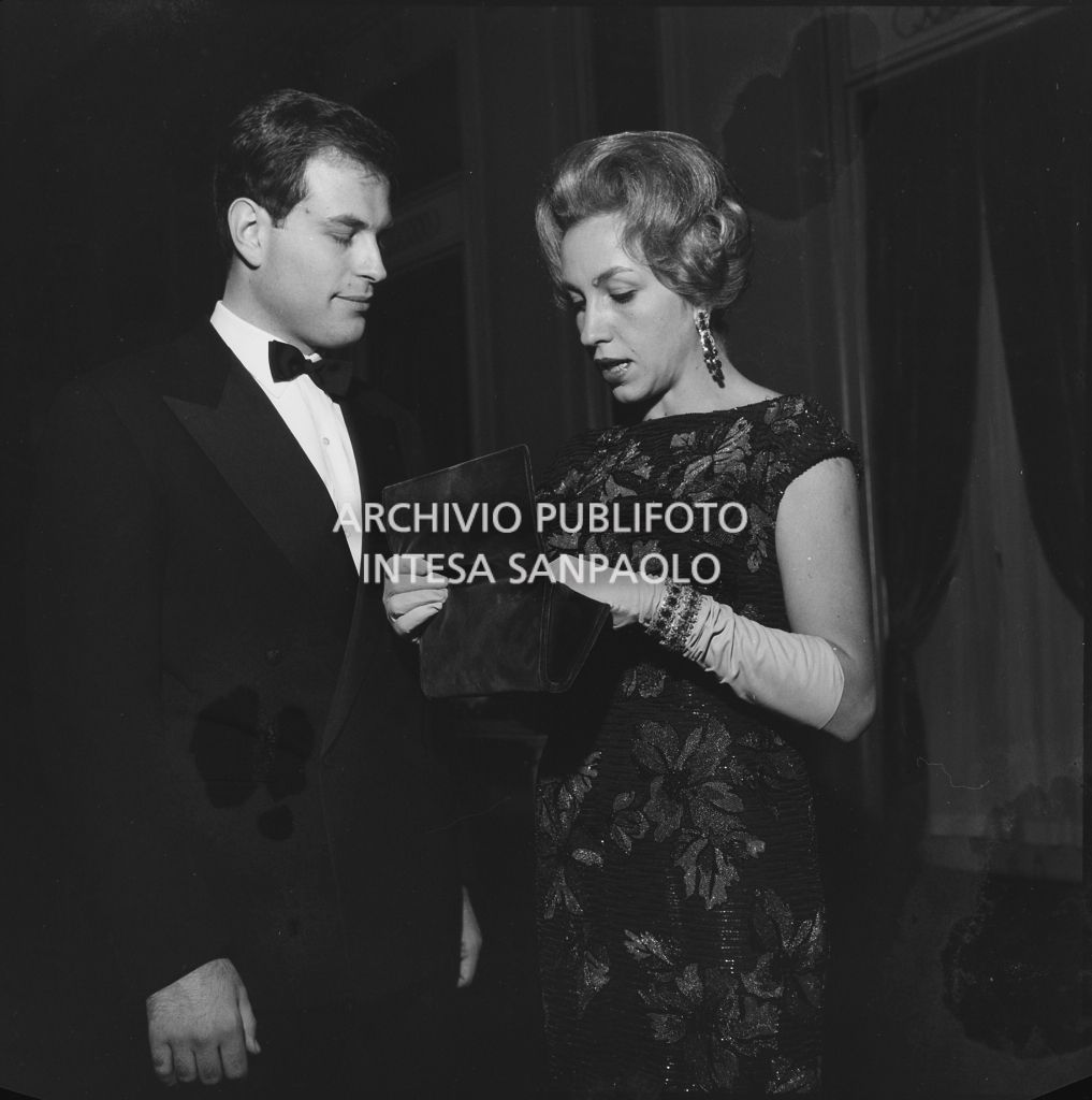 Marina Bulgari al Teatro alla Scala in occasione della serata inaugurale della stagione lirica 1960-1961 con l'opera "Poliuto" di Gaetano Donizetti, diretta da Antonino Votto con la regia di Herbert Graf