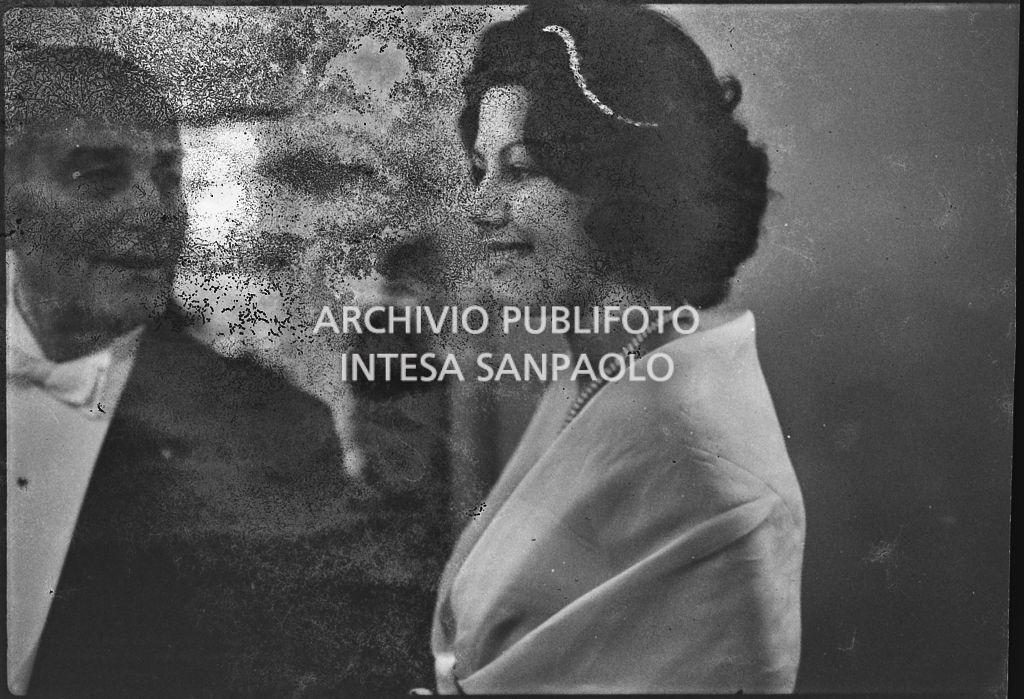 Maria Elisa Marzotto al Teatro alla Scala in occasione della serata inaugurale della stagione lirica 1958-1959 con l'opera "Turandot", di Giacomo Puccini, diretta da Antonino Votto con la regia di Margherita Wallmann