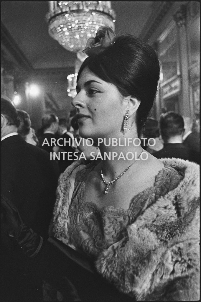 Inaugurazione della stagione lirica 1961-1962 del Teatro alla Scala con l'opera "La battaglia di Legnano" di Giuseppe Verdi, diretta da Gianandrea Gavazzeni con la regia di Margherita Wallmann
