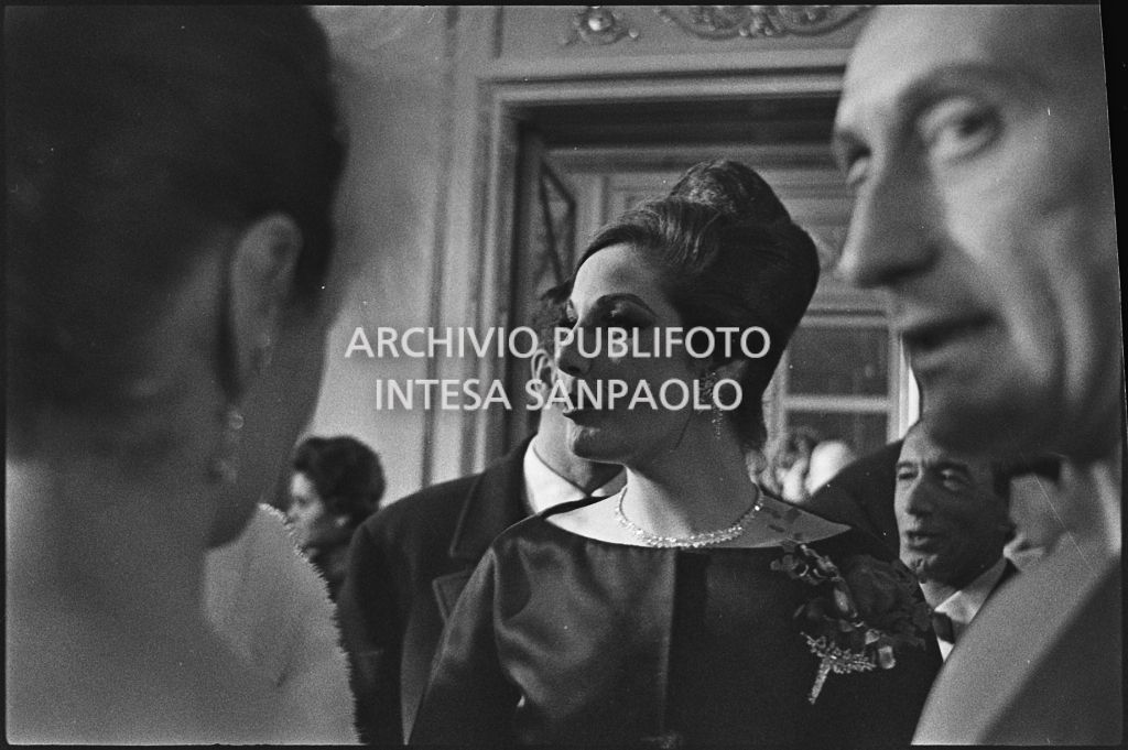 Eletta Polvani al Teatro alla Scala in occasione della serata inaugurale della stagione lirica 1961-1962 con l'opera "La battaglia di Legnano" di Giuseppe Verdi, diretta da Gianandrea Gavazzeni con la regia di Margherita Wallmann