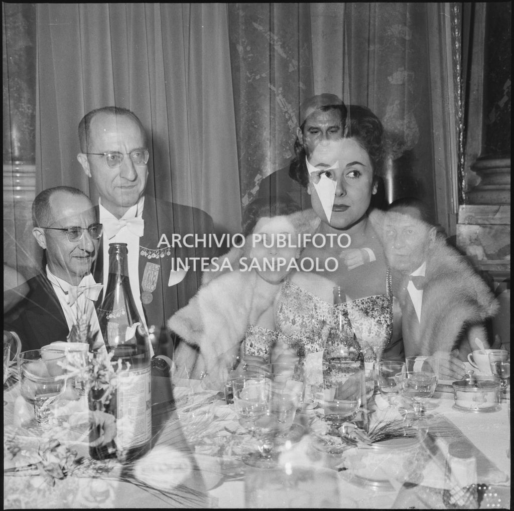 Cena dopo la serata inaugurale della stagione lirica 1961-1962 del Teatro alla Scala con l'opera "La battaglia di Legnano" di Giuseppe Verdi, diretta da Gianandrea Gavazzeni con la regia di Margherita Wallmann