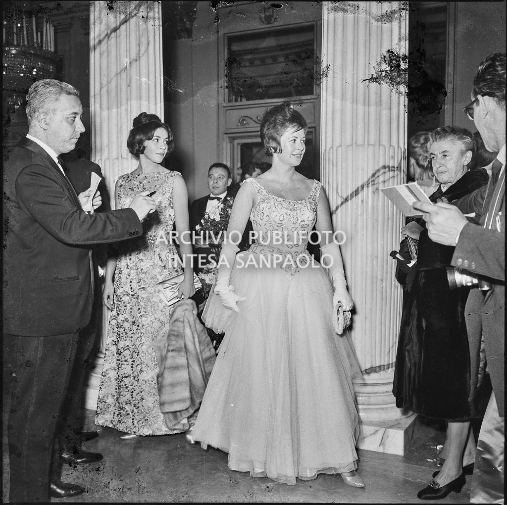 Inaugurazione della stagione lirica 1963-1964 del Teatro alla Scala con le opere "Cavalleria Rusticana" e "L'amico Fritz" di Pietro Mascagni, dirette da Gianandrea Gavazzeni e la regia di Franco Enriquez