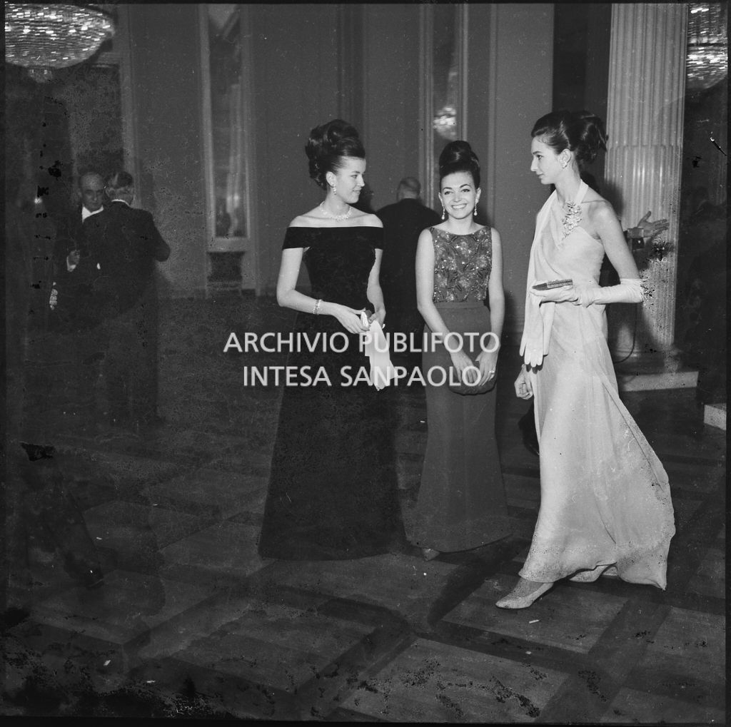 Inaugurazione della stagione lirica 1963-1964 del Teatro alla Scala con le opere "Cavalleria Rusticana" e "L'amico Fritz" di Pietro Mascagni, dirette da Gianandrea Gavazzeni e la regia di Franco Enriquez